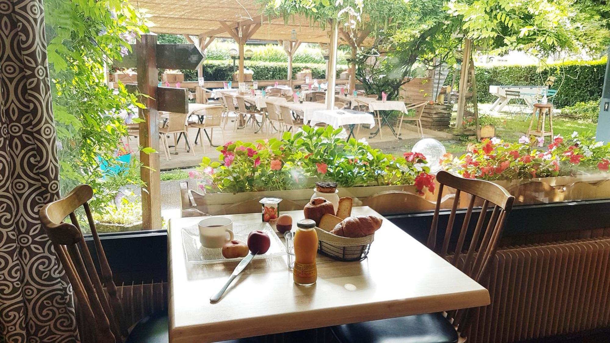 Auberge De Costaroche Albertville Eksteriør billede