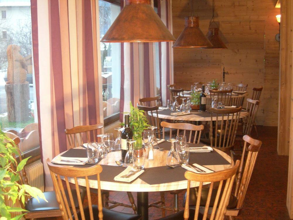 Auberge De Costaroche Albertville Eksteriør billede