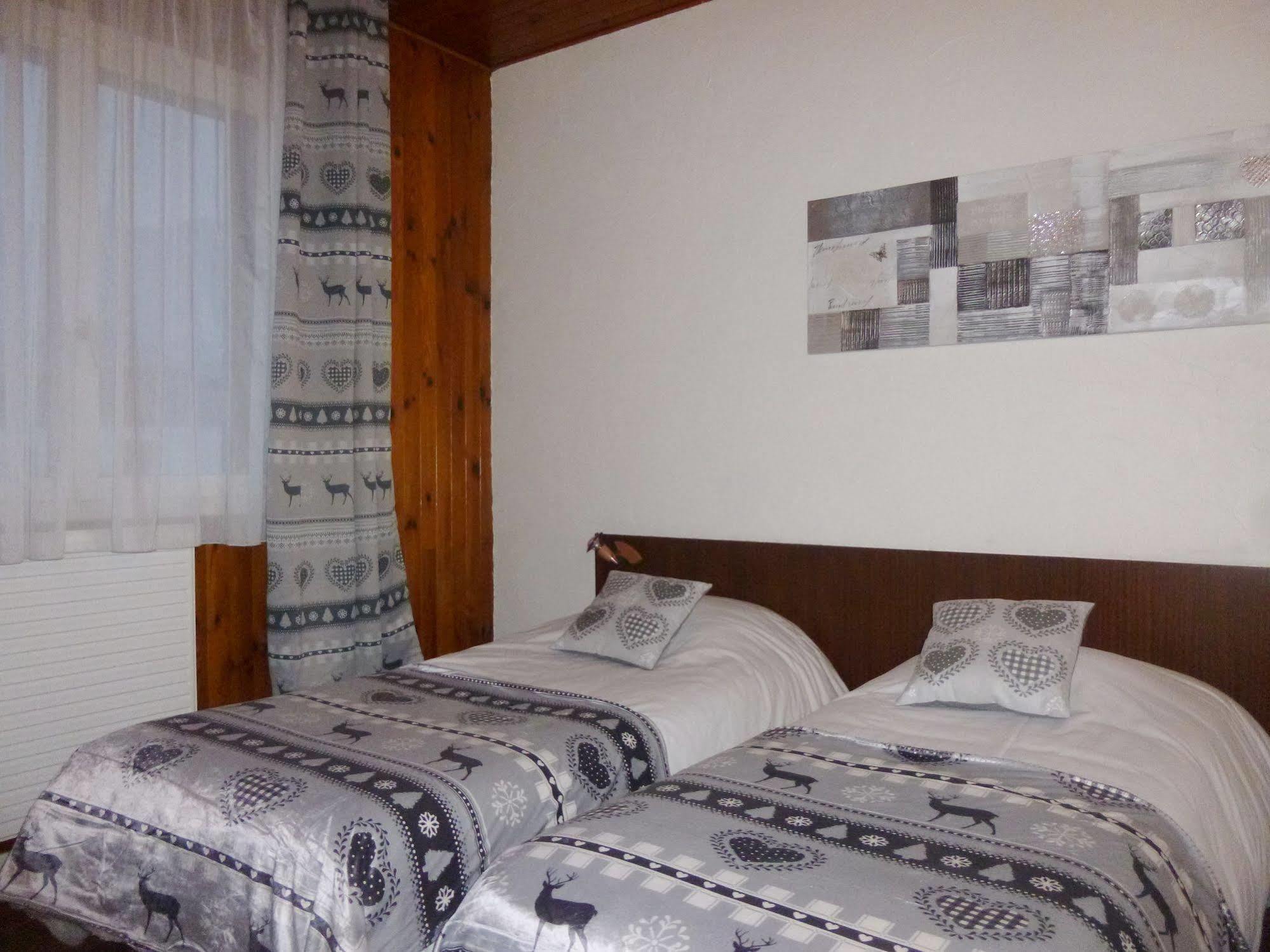 Auberge De Costaroche Albertville Eksteriør billede