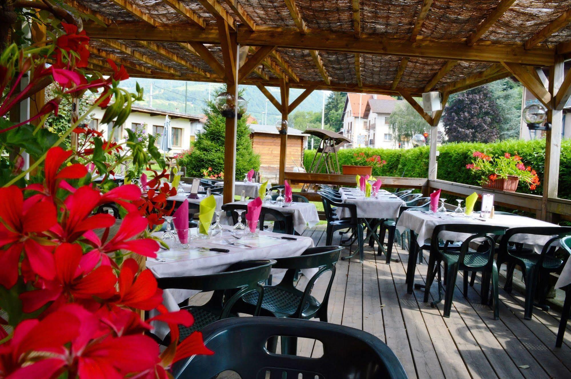 Auberge De Costaroche Albertville Eksteriør billede