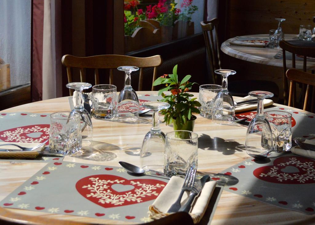 Auberge De Costaroche Albertville Eksteriør billede